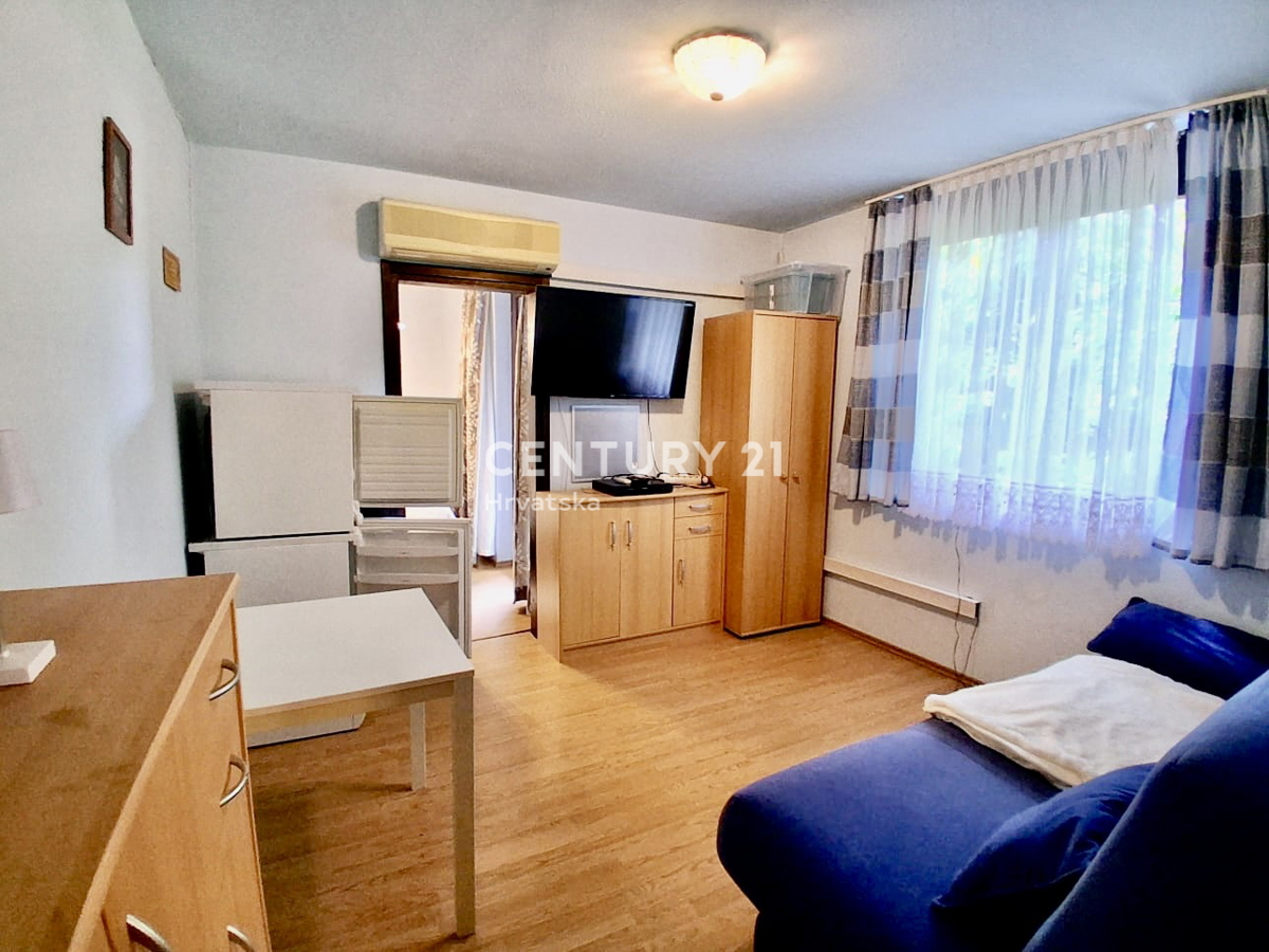 POREČ, ČERVAR PORAT, ENOSOBNO STANOVANJE BLIZU PLAŽE