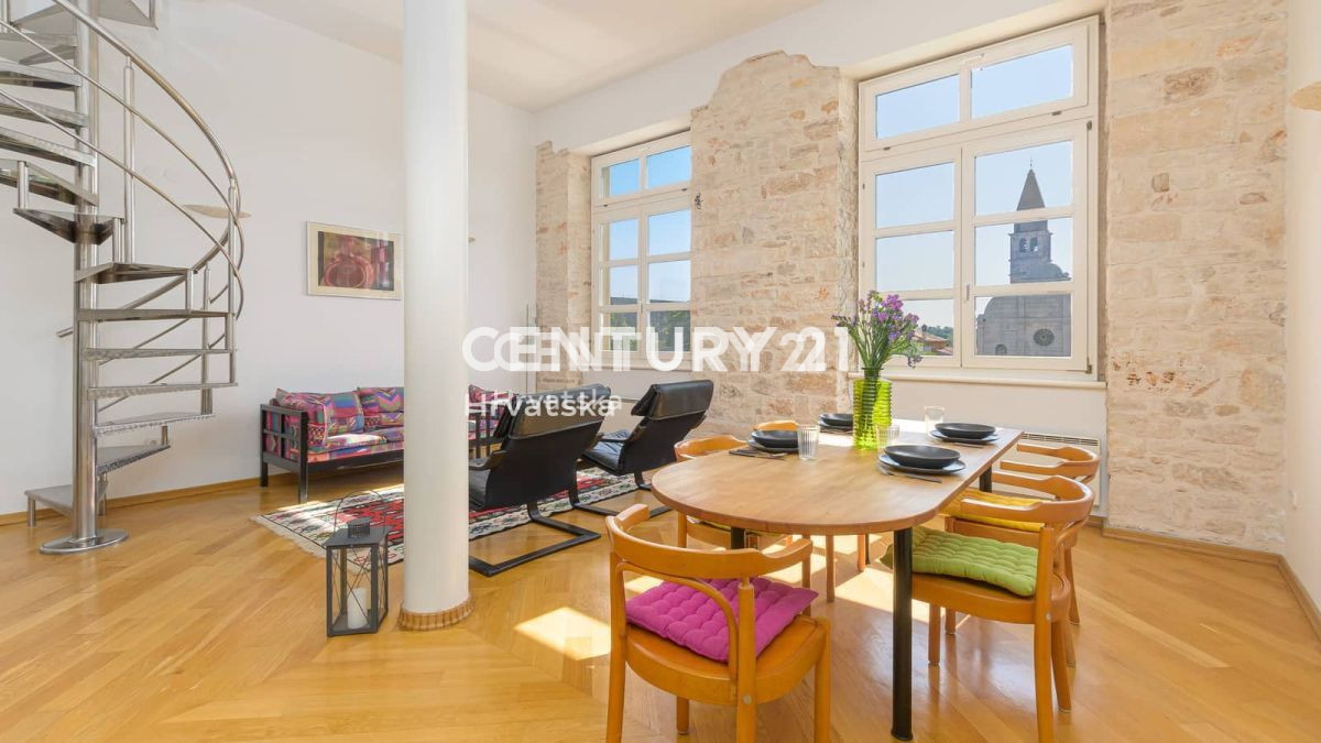 SVETVINČENAT, VELIKO STANOVANJE S STREŠNO TERASO - POGLED NA MORJE IN POSLOVNI PROSTOR