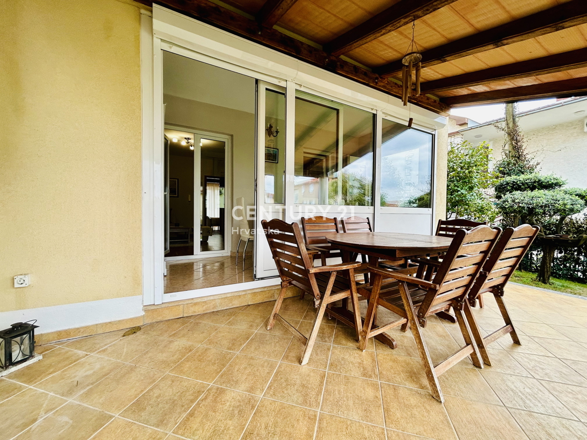 NOVIGRAD, STANOVANJE, SAMO 400 METROV OD MORJA