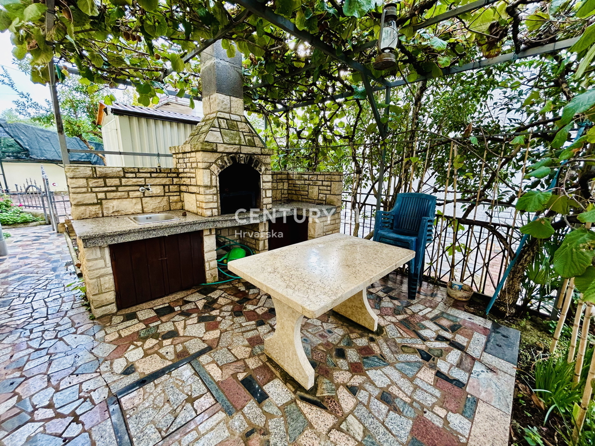 NOVIGRAD, STANOVANJE, SAMO 400 METROV OD MORJA