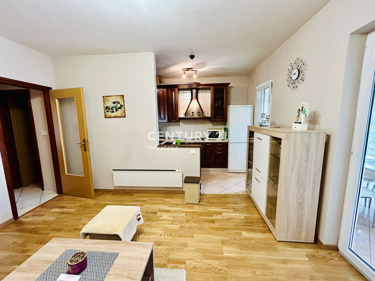 NOVIGRAD, STANOVANJE, SAMO 400 METROV OD MORJA