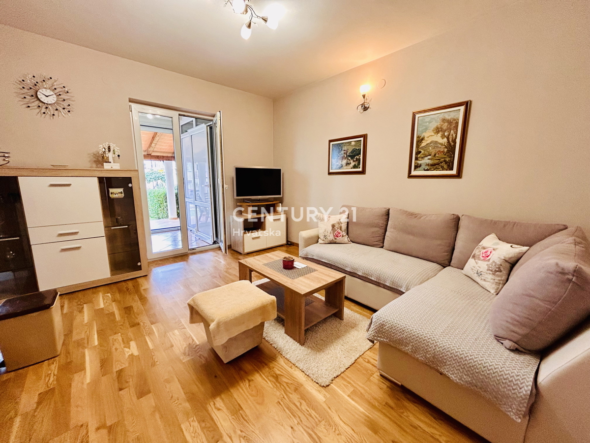 NOVIGRAD, STANOVANJE, SAMO 400 METROV OD MORJA