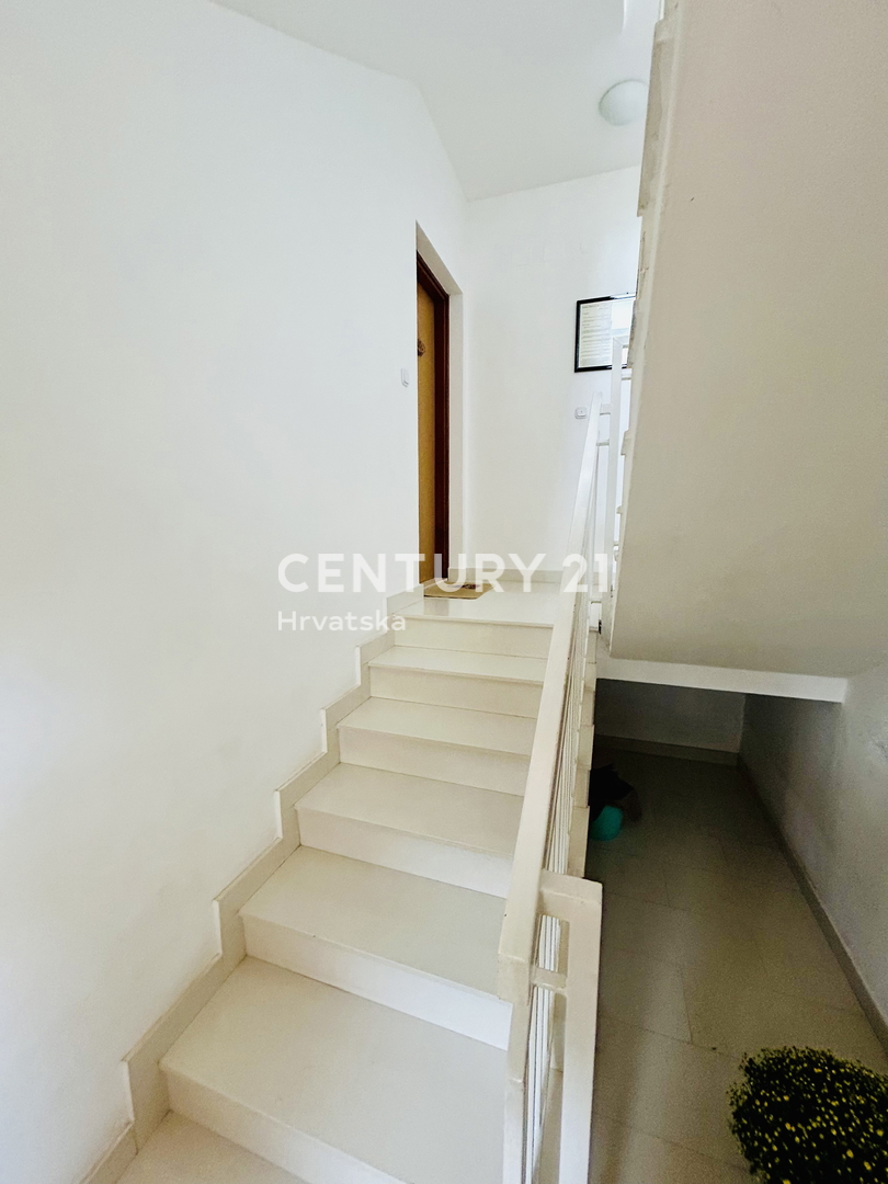 NOVIGRAD, STANOVANJE, SAMO 400 METROV OD MORJA