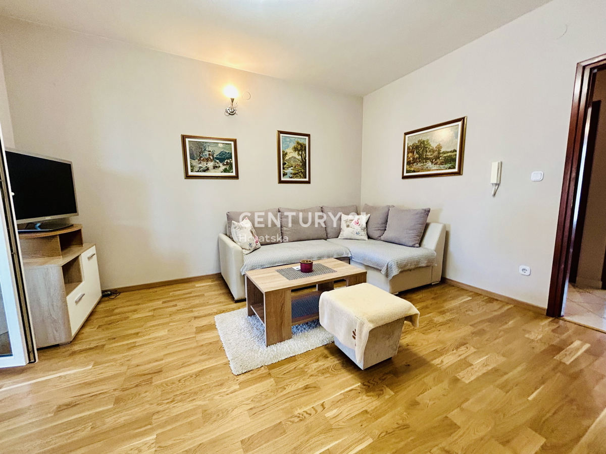 NOVIGRAD, STANOVANJE, SAMO 400 METROV OD MORJA