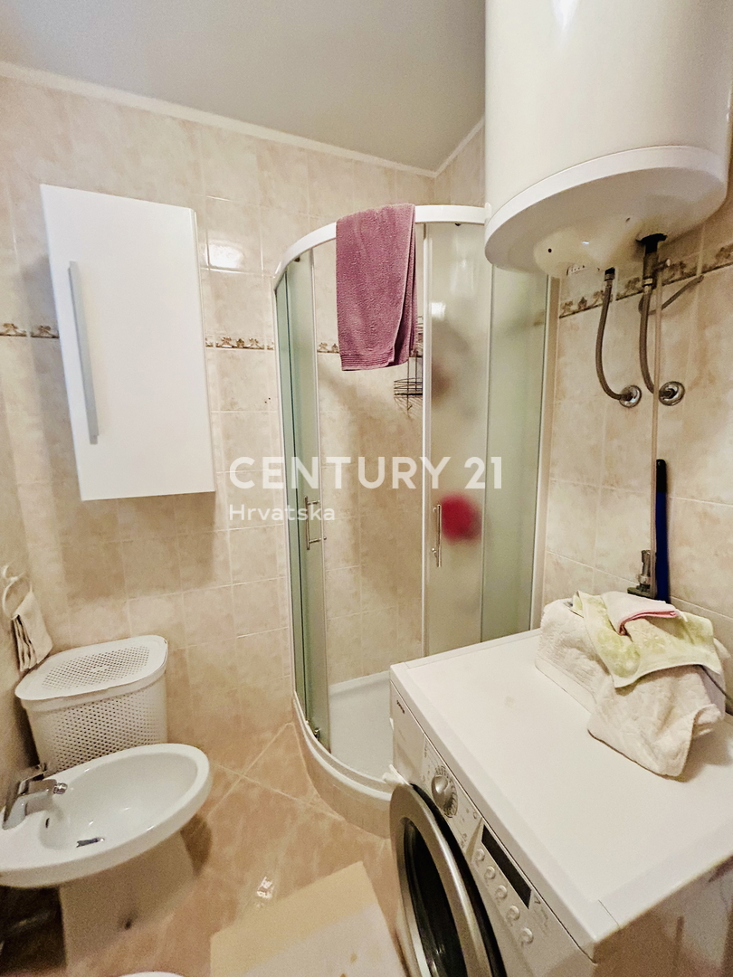 NOVIGRAD, STANOVANJE, SAMO 400 METROV OD MORJA