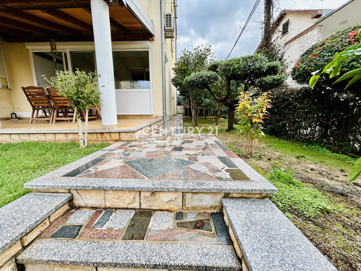 NOVIGRAD, STANOVANJE, SAMO 400 METROV OD MORJA