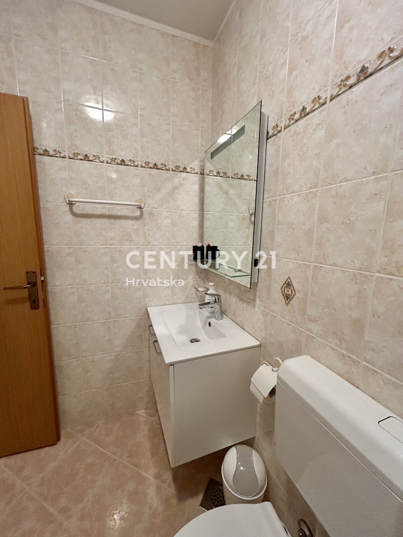 NOVIGRAD, STANOVANJE, SAMO 400 METROV OD MORJA