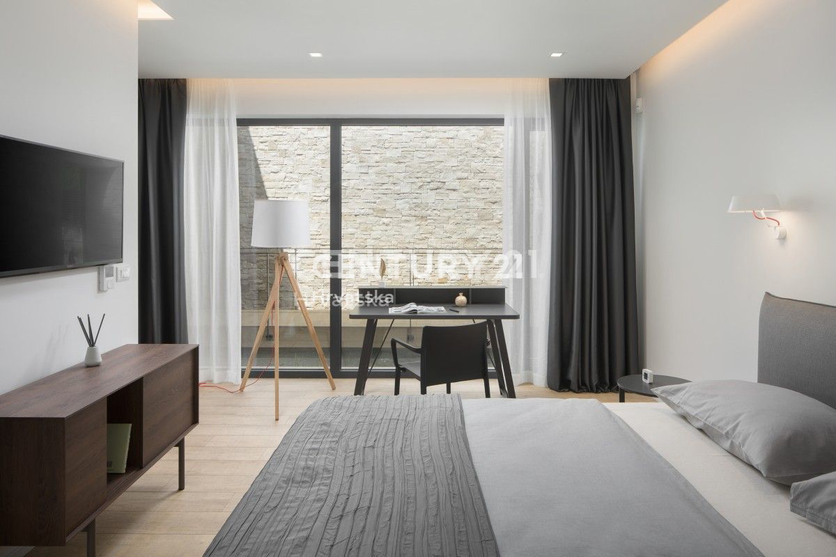 ISTRA, PULA, OKOLICA, ČUDOVITA MODERNA VILA