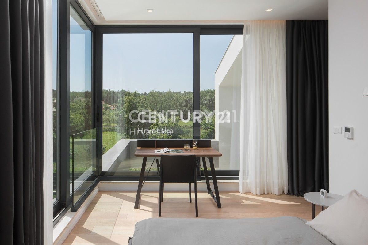 ISTRA, PULA, OKOLICA, ČUDOVITA MODERNA VILA