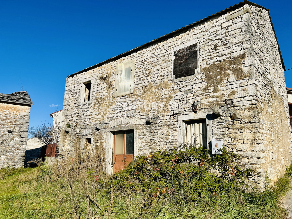 OPRTALJ, OKOLICA, KAMNITA SAMOSTOJEČA HIŠA S POGLEDOM NA MORJE
