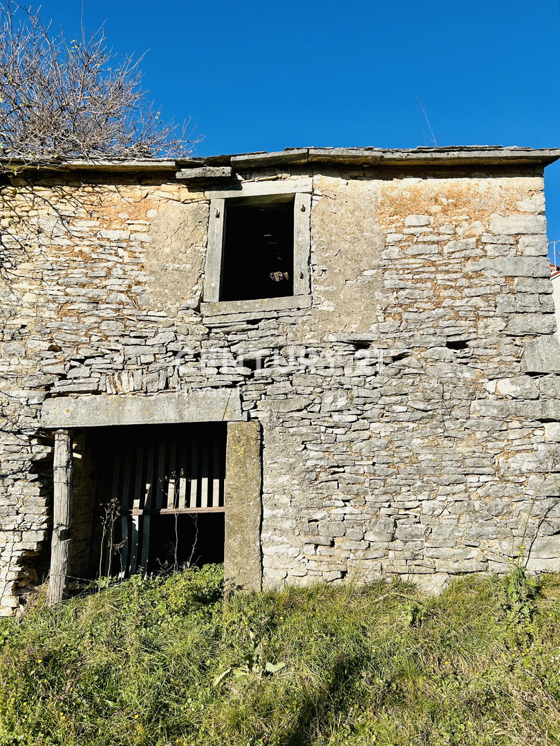 OPRTALJ, OKOLICA, KAMNITA SAMOSTOJEČA HIŠA S POGLEDOM NA MORJE