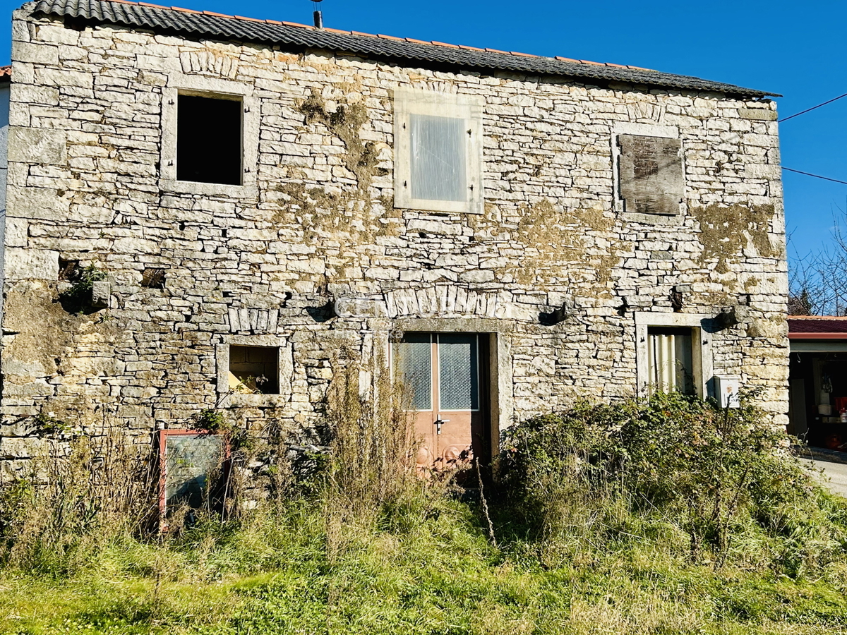 OPRTALJ, OKOLICA, KAMNITA SAMOSTOJEČA HIŠA S POGLEDOM NA MORJE
