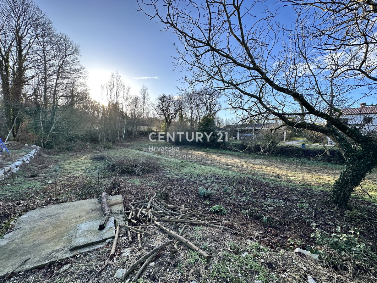 PIĆAN, KAMNITA HIŠA ZA PRILAGODITEV S PRIJETNIM OKOLIŠEM