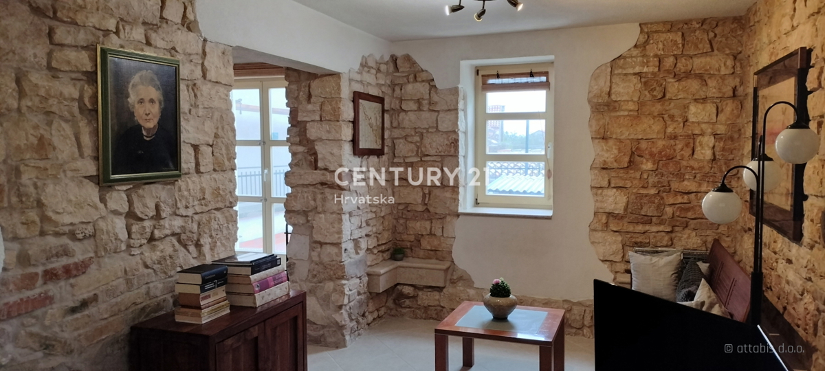 SVETVINČENAT, POPOLNOMA UREJENO STANOVANJE Z VELIKO TERASO