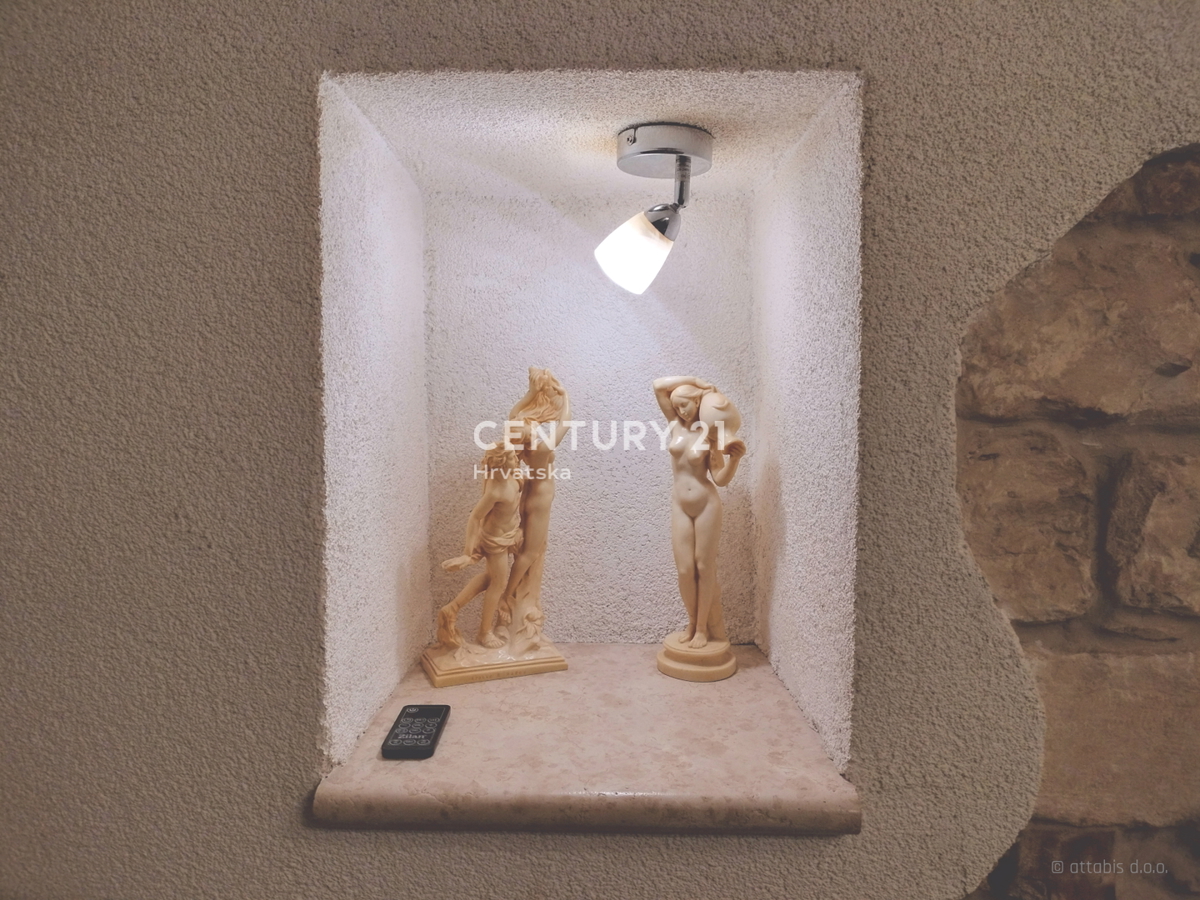 SVETVINČENAT, POPOLNOMA UREJENO STANOVANJE Z VELIKO TERASO