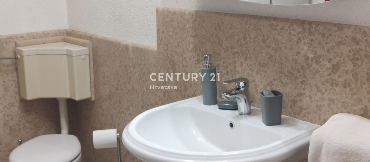 SVETVINČENAT, POPOLNOMA UREJENO STANOVANJE Z VELIKO TERASO