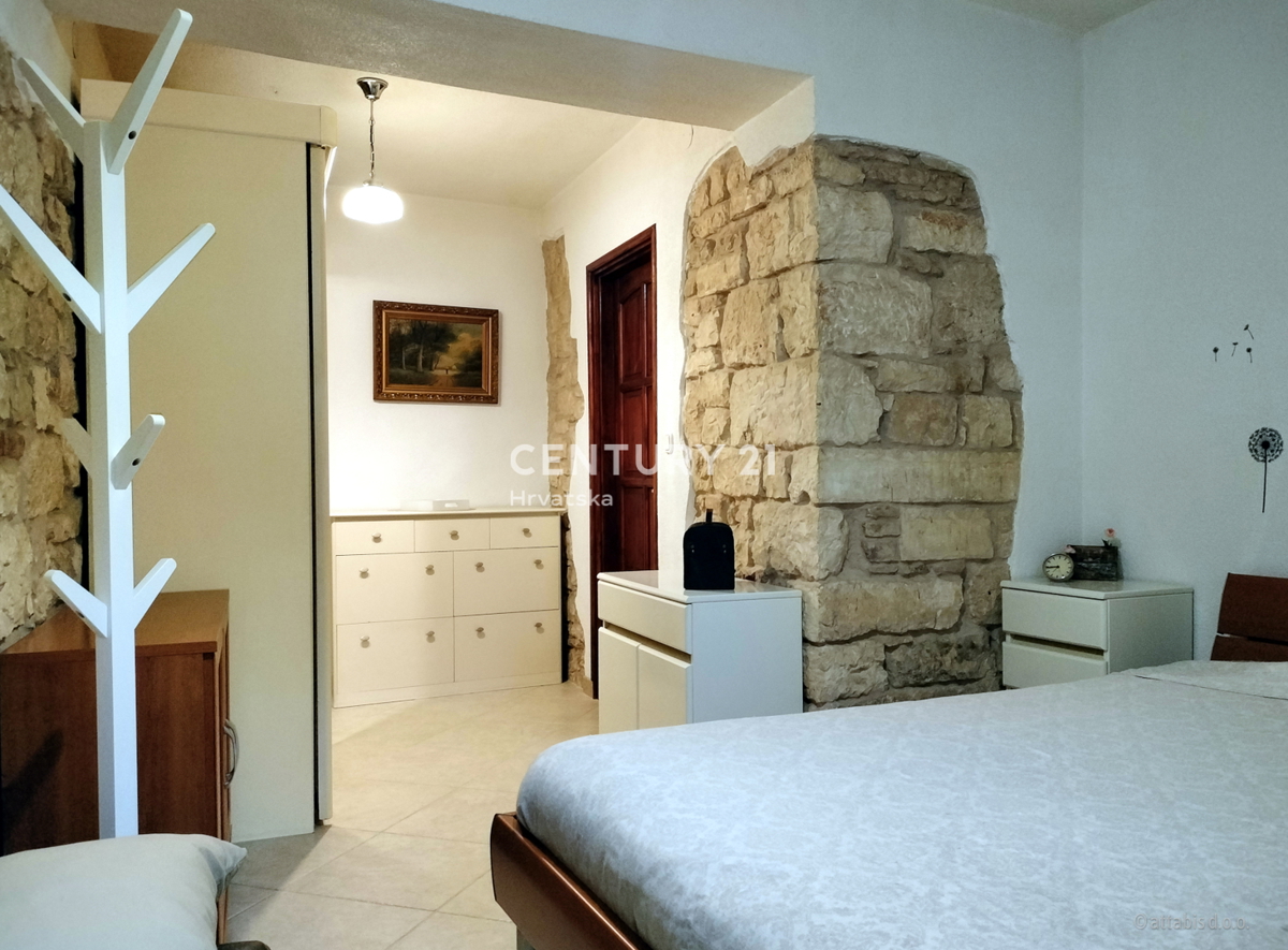 SVETVINČENAT, POPOLNOMA UREJENO STANOVANJE Z VELIKO TERASO