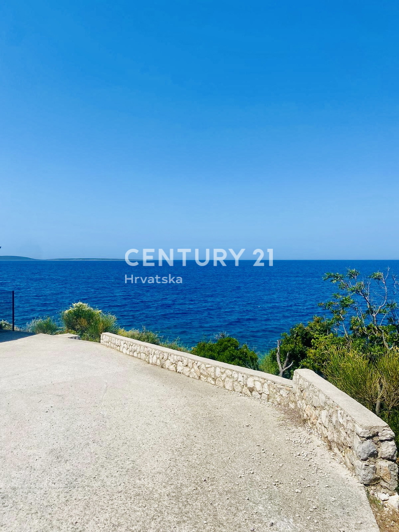 OTOK CRES, PRIZEMNA HIŠA SAMO 50 METROV OD PLAŽE