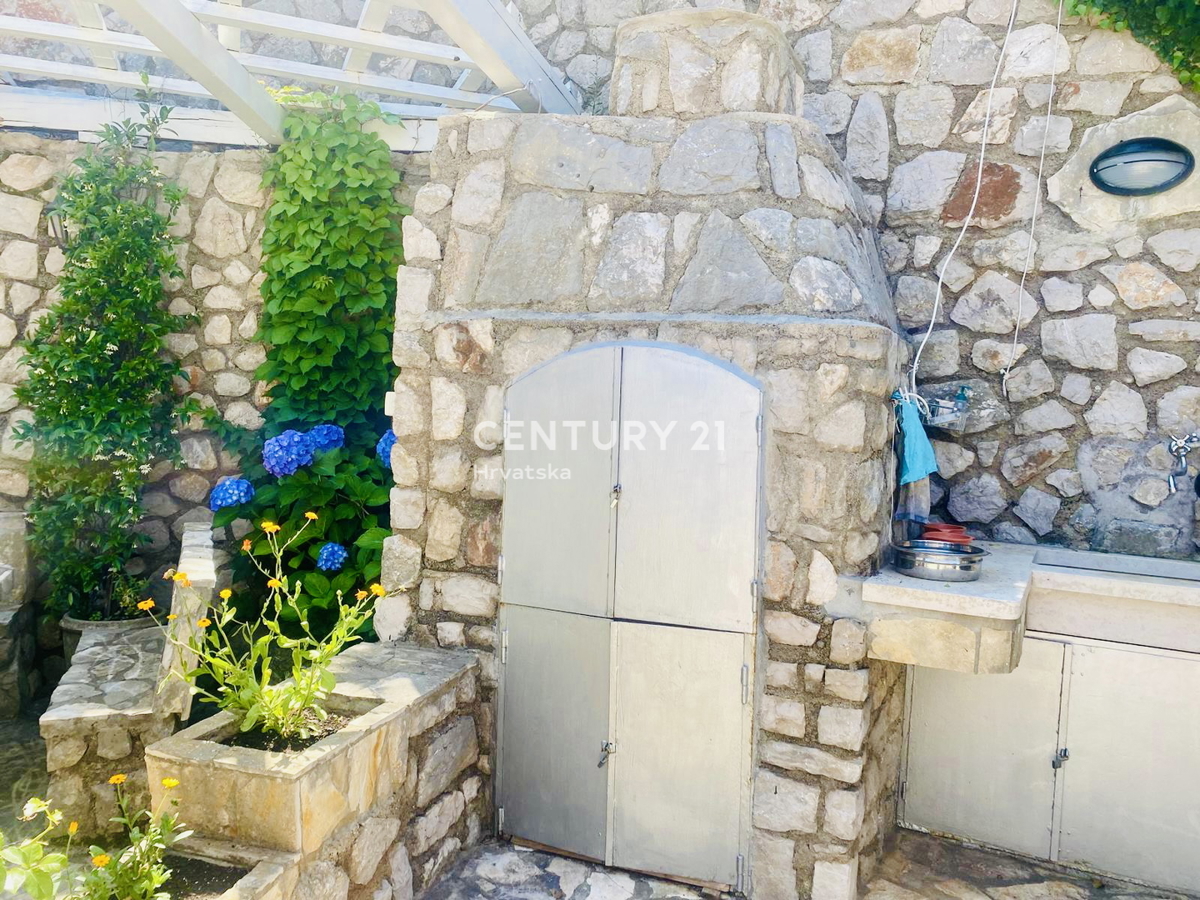 OTOK CRES, PRIZEMNA HIŠA SAMO 50 METROV OD PLAŽE
