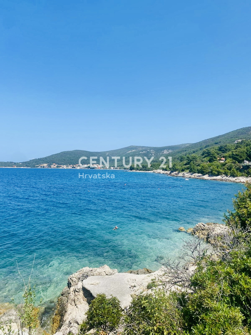 OTOK CRES, PRIZEMNA HIŠA SAMO 50 METROV OD PLAŽE