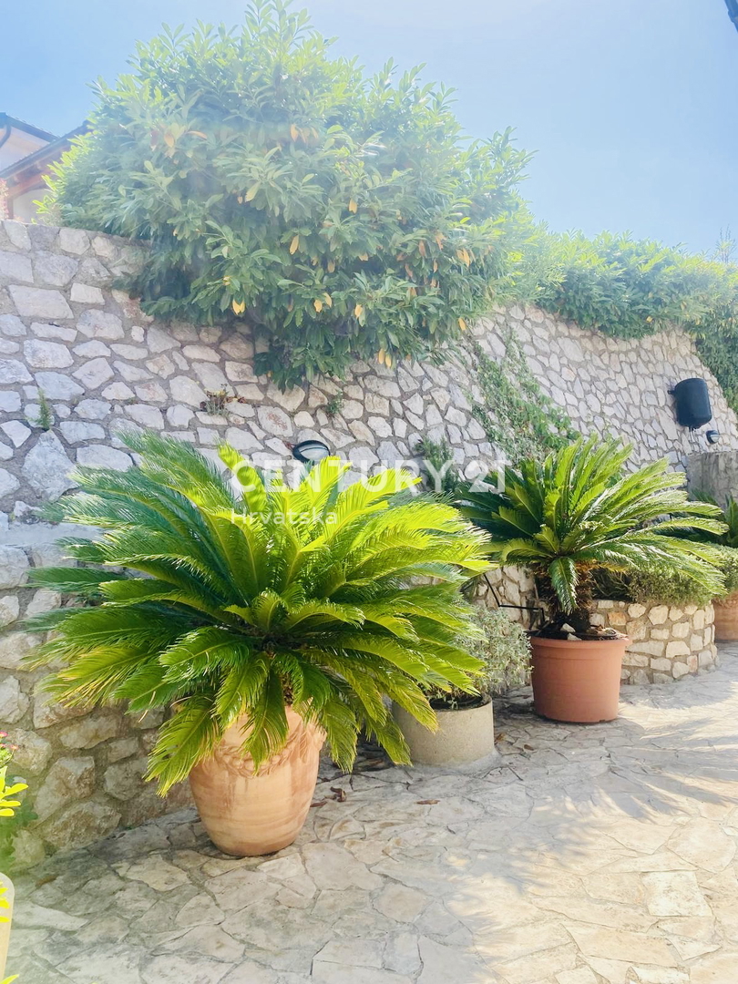 OTOK CRES, PRIZEMNA HIŠA SAMO 50 METROV OD PLAŽE