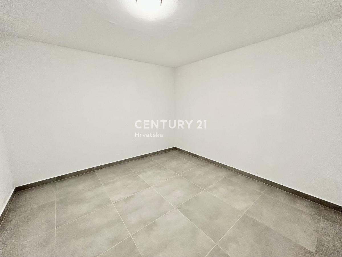 UMAG, OKOLICA, NOVO STANOVANJE LE 300 METROV OD PLAŽE IN MORJA