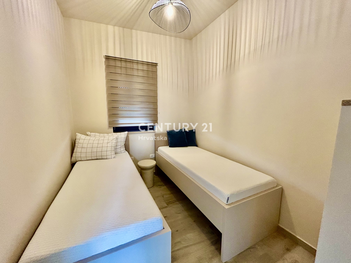 UMAG, OKOLICA, NOVO STANOVANJE LE 300 METROV OD PLAŽE IN MORJA