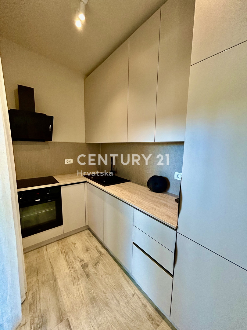 UMAG, OKOLICA, NOVO STANOVANJE LE 300 METROV OD PLAŽE IN MORJA