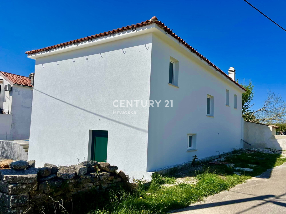 SVETI LOVREČ, OKOLICA, RENOVIRANA KAMNITA HIŠA NA ODLIČNI LOKACIJI