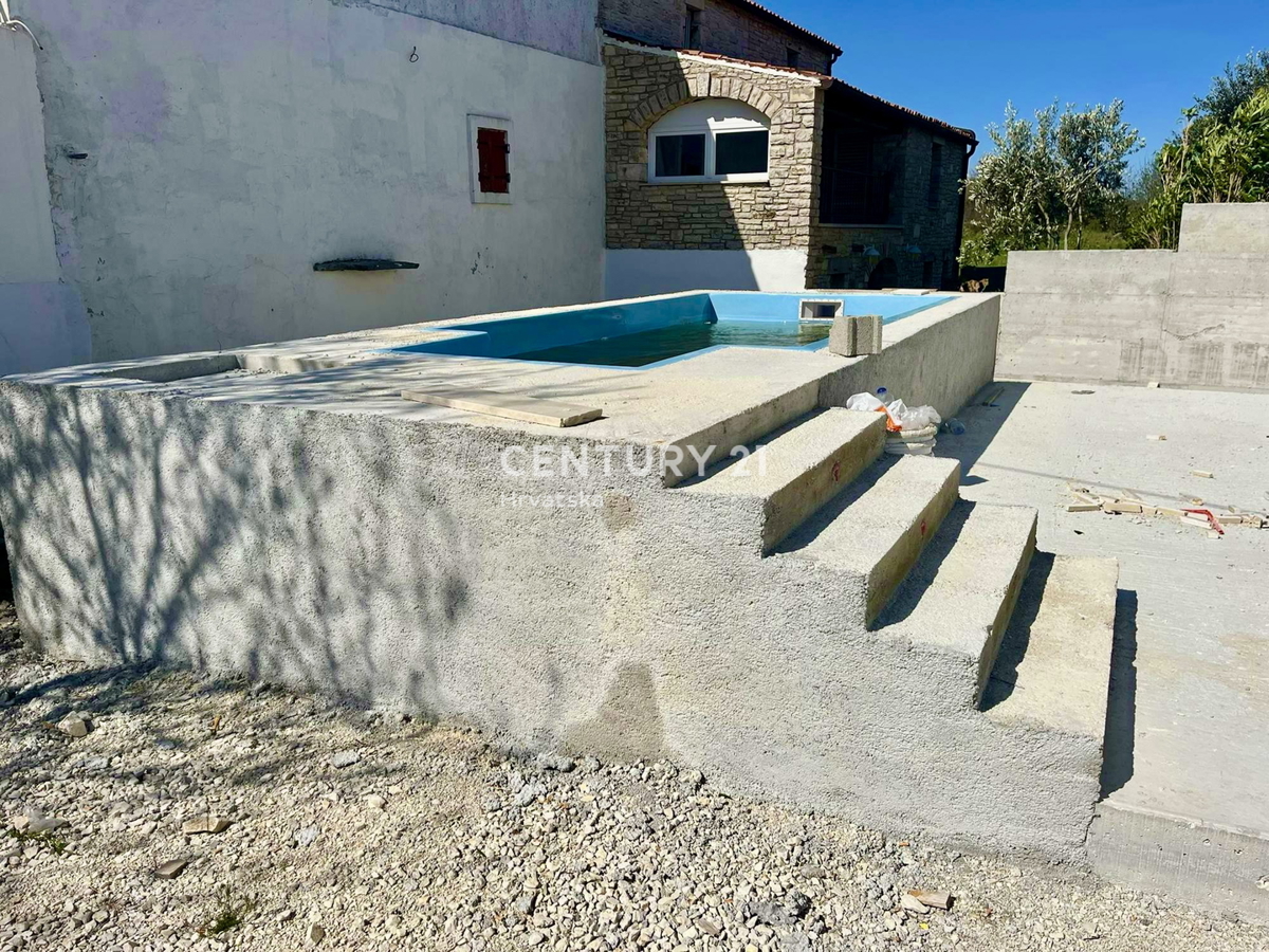 SVETI LOVREČ, OKOLICA, RENOVIRANA KAMNITA HIŠA NA ODLIČNI LOKACIJI