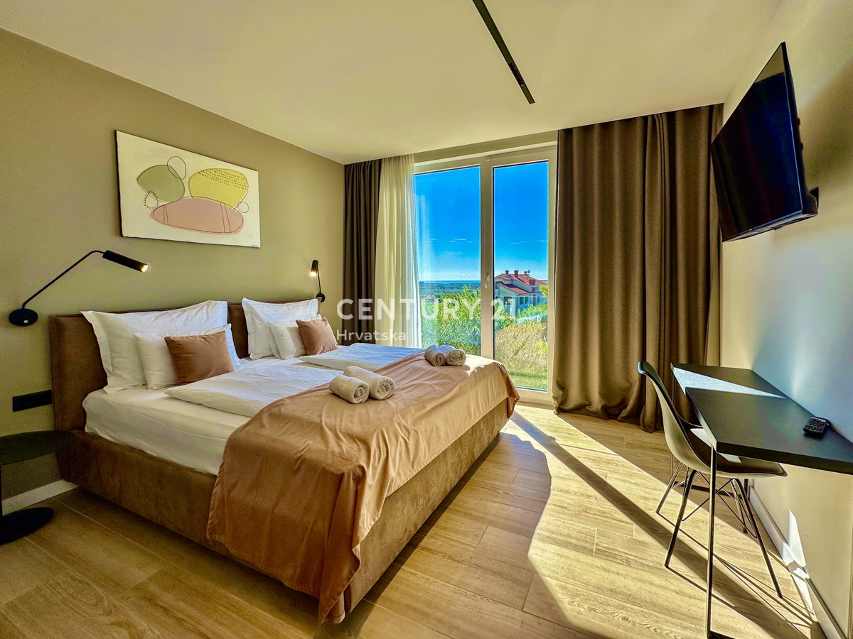 POREČ, OKOLICA, EKSKLUZIVNA DIZAJNERSKA VILA S POGLEDOM NA MORJE