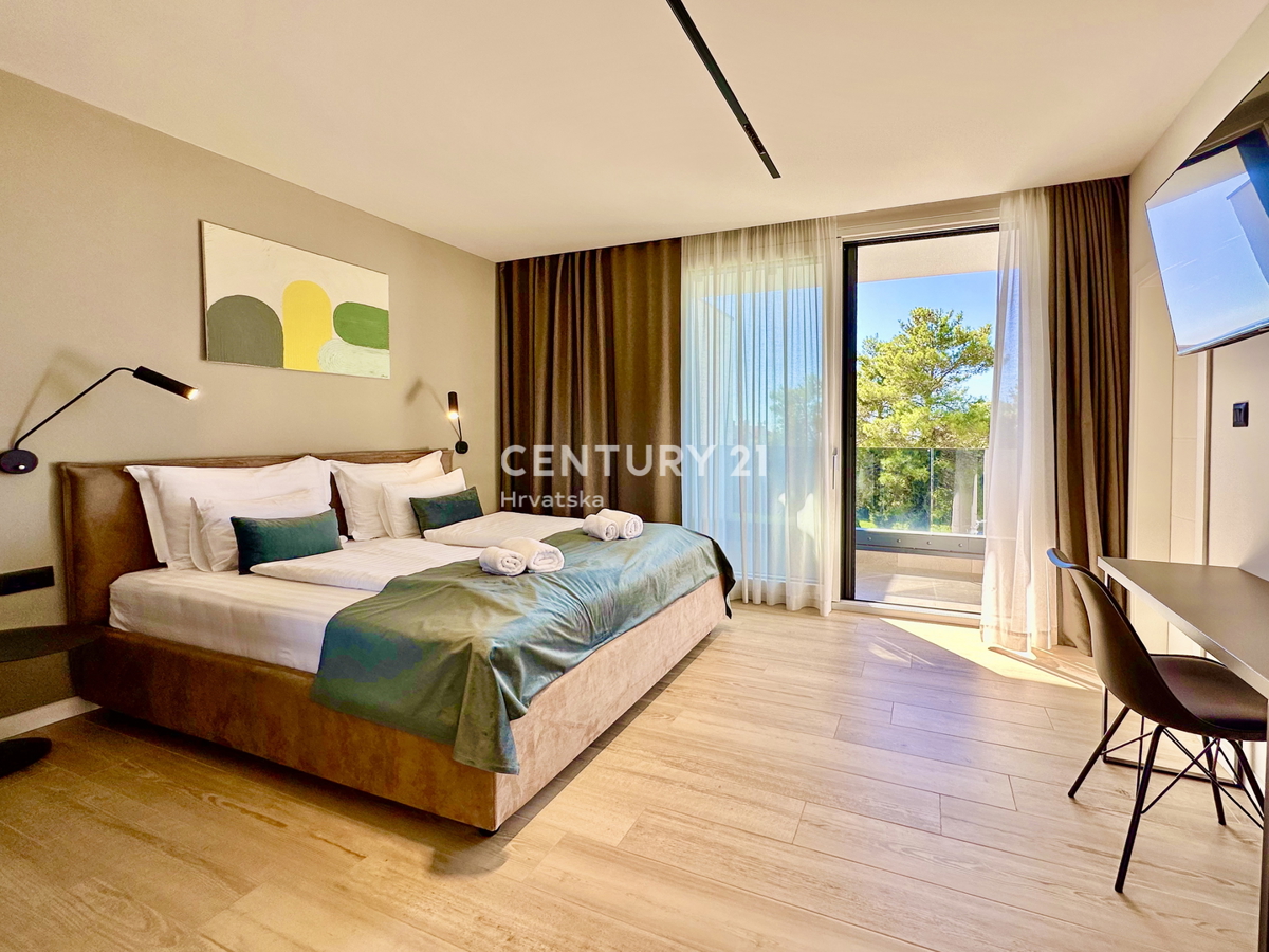 POREČ, OKOLICA, EKSKLUZIVNA DIZAJNERSKA VILA S POGLEDOM NA MORJE