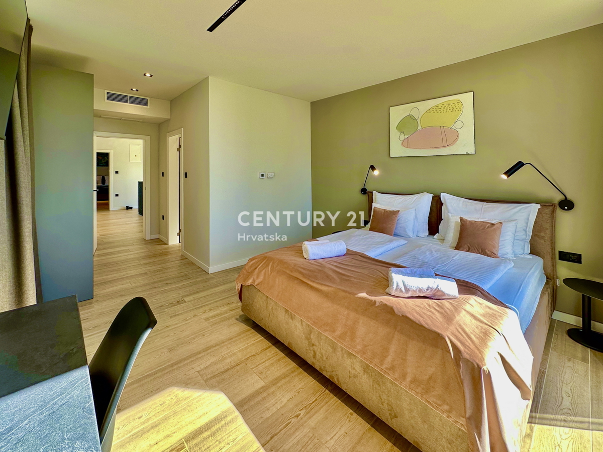 POREČ, OKOLICA, EKSKLUZIVNA DIZAJNERSKA VILA S POGLEDOM NA MORJE