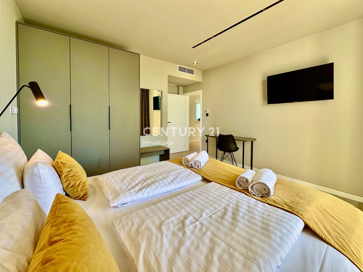 POREČ, OKOLICA, EKSKLUZIVNA DIZAJNERSKA VILA S POGLEDOM NA MORJE