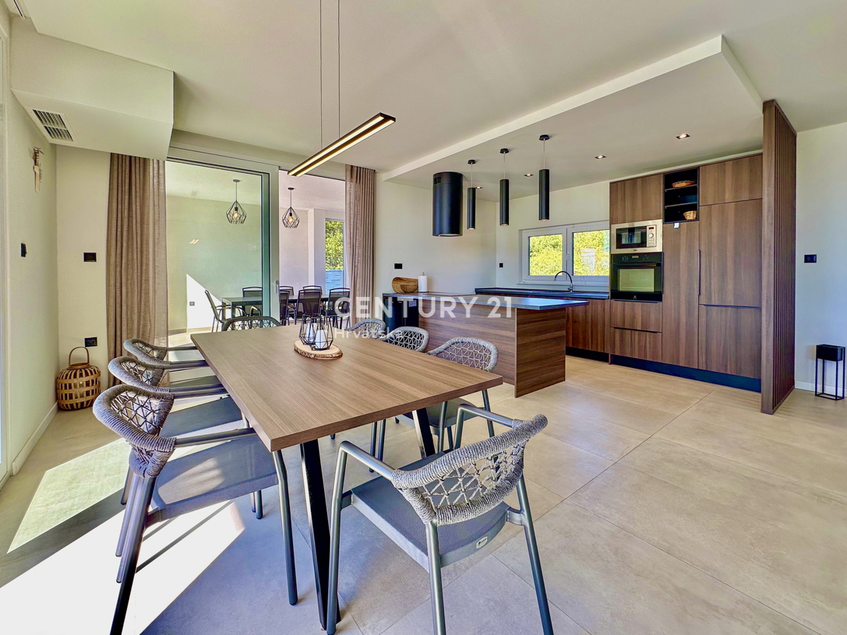 POREČ, OKOLICA, EKSKLUZIVNA DIZAJNERSKA VILA S POGLEDOM NA MORJE