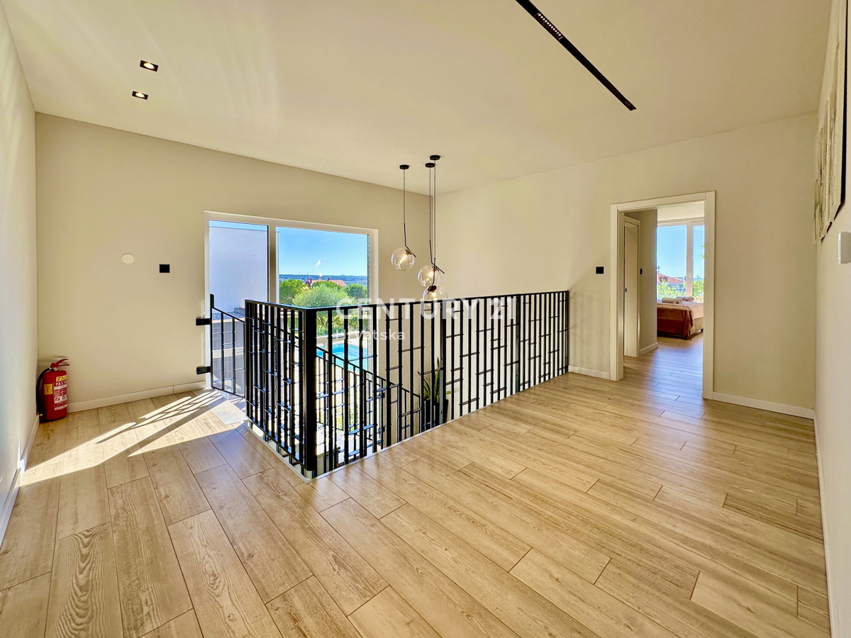 POREČ, OKOLICA, EKSKLUZIVNA DIZAJNERSKA VILA S POGLEDOM NA MORJE