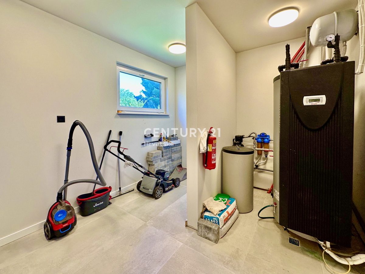 POREČ, OKOLICA, EKSKLUZIVNA DIZAJNERSKA VILA S POGLEDOM NA MORJE