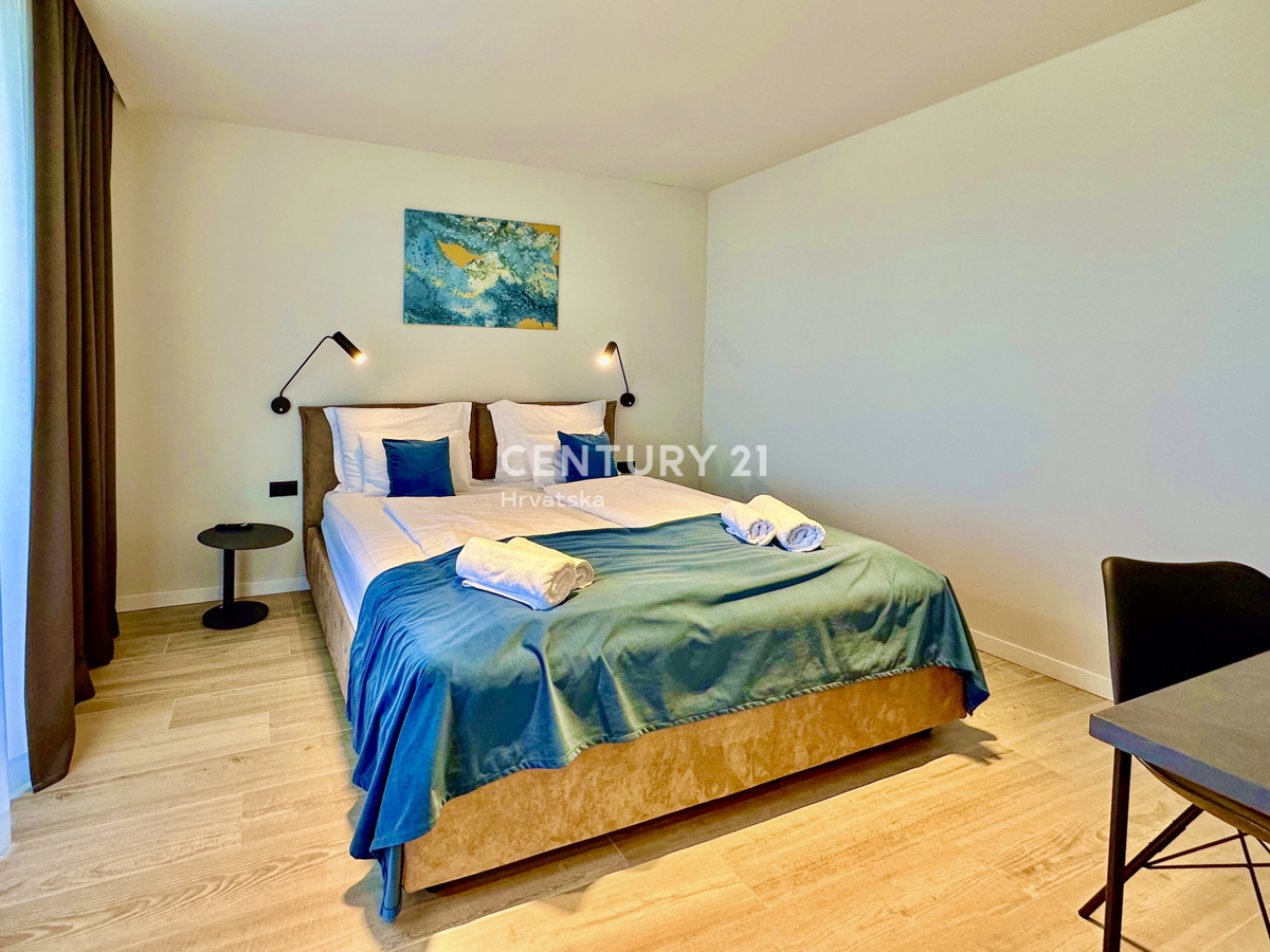 POREČ, OKOLICA, EKSKLUZIVNA DIZAJNERSKA VILA S POGLEDOM NA MORJE