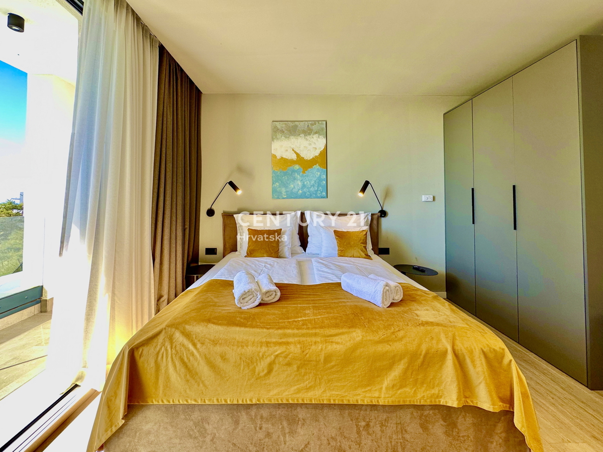 POREČ, OKOLICA, EKSKLUZIVNA DIZAJNERSKA VILA S POGLEDOM NA MORJE