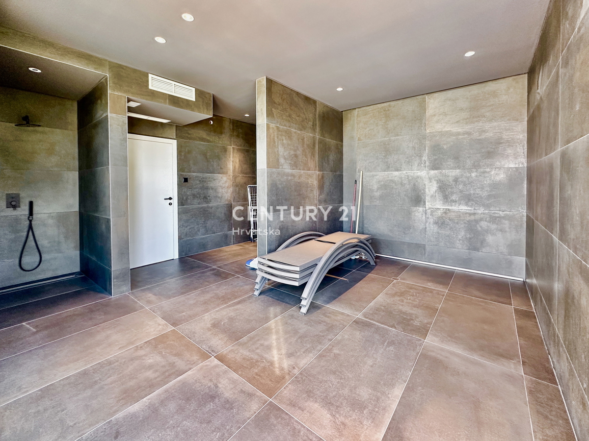 POREČ, OKOLICA, EKSKLUZIVNA DIZAJNERSKA VILA S POGLEDOM NA MORJE