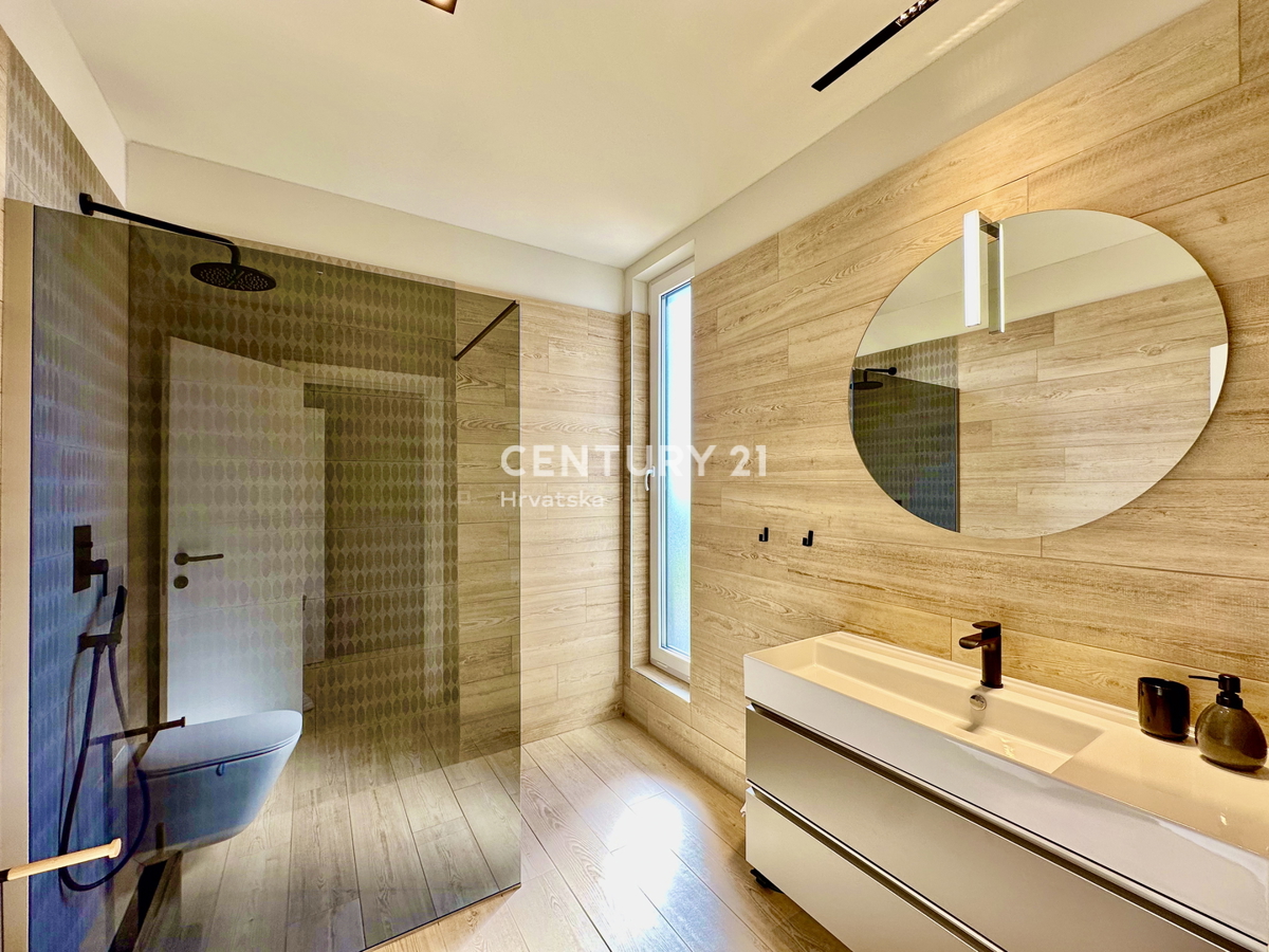 POREČ, OKOLICA, EKSKLUZIVNA DIZAJNERSKA VILA S POGLEDOM NA MORJE