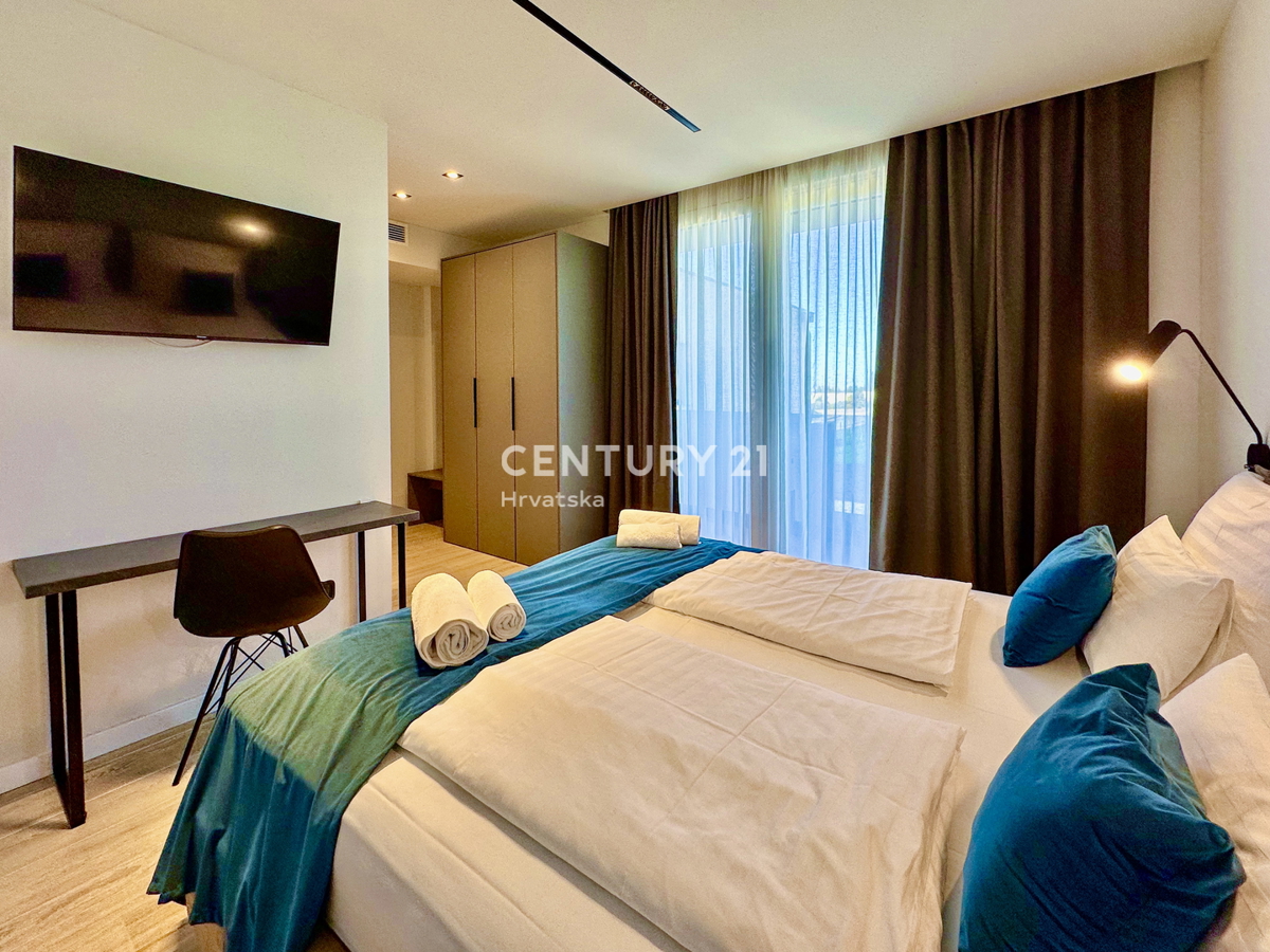 POREČ, OKOLICA, EKSKLUZIVNA DIZAJNERSKA VILA S POGLEDOM NA MORJE