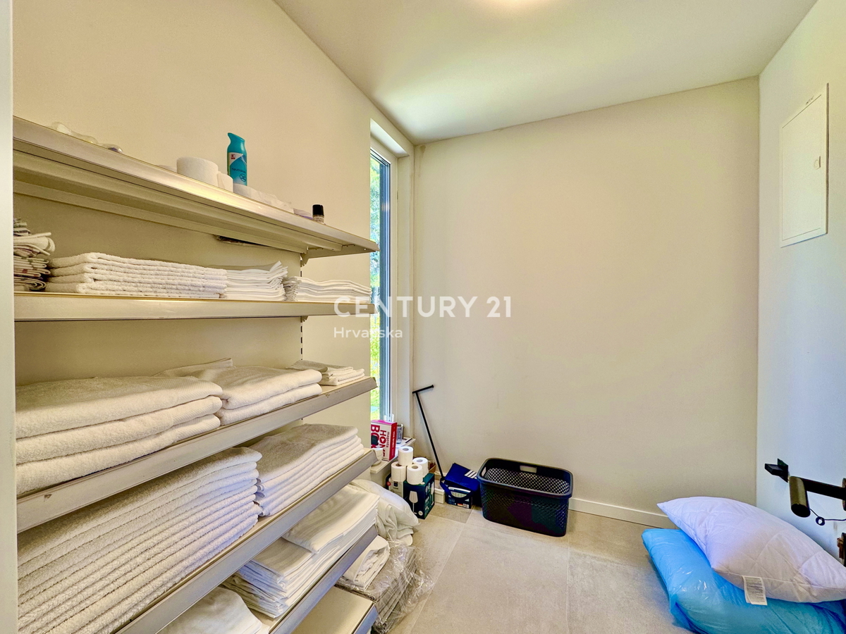 POREČ, OKOLICA, EKSKLUZIVNA DIZAJNERSKA VILA S POGLEDOM NA MORJE