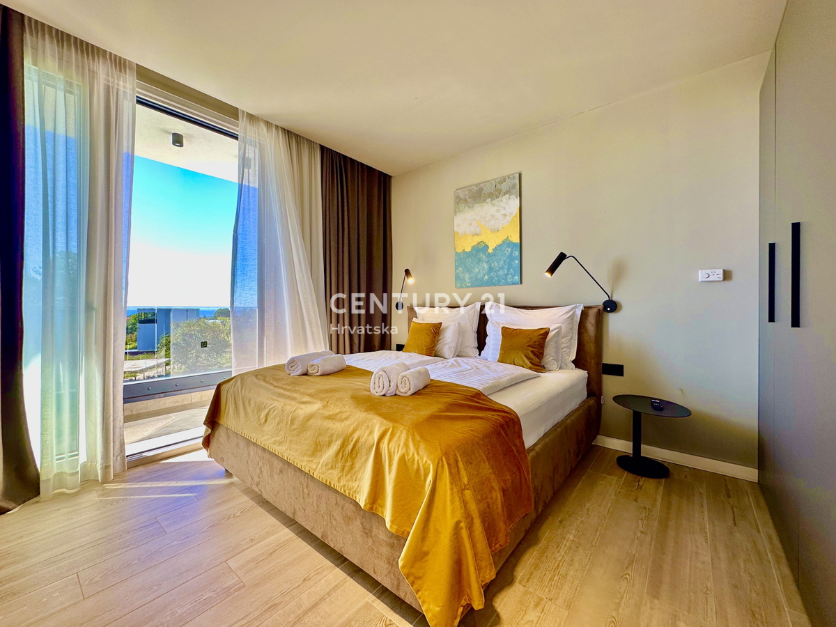 POREČ, OKOLICA, EKSKLUZIVNA DIZAJNERSKA VILA S POGLEDOM NA MORJE