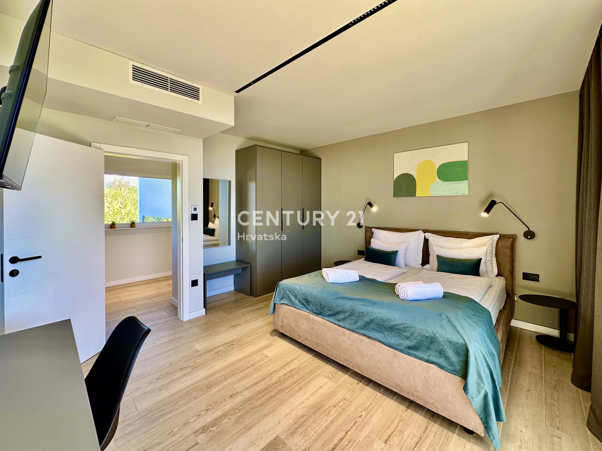 POREČ, OKOLICA, EKSKLUZIVNA DIZAJNERSKA VILA S POGLEDOM NA MORJE