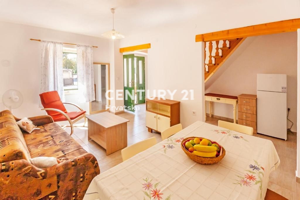 MARČANA, HIŠA Z DVEMA SPALNICAMA V SREDIŠČU KRAJA