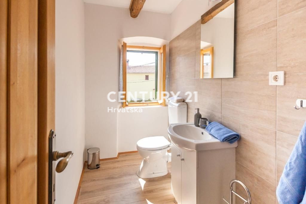 MARČANA, HIŠA Z DVEMA SPALNICAMA V SREDIŠČU KRAJA