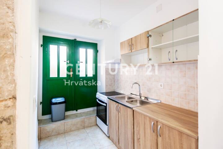 MARČANA, HIŠA Z DVEMA SPALNICAMA V SREDIŠČU KRAJA