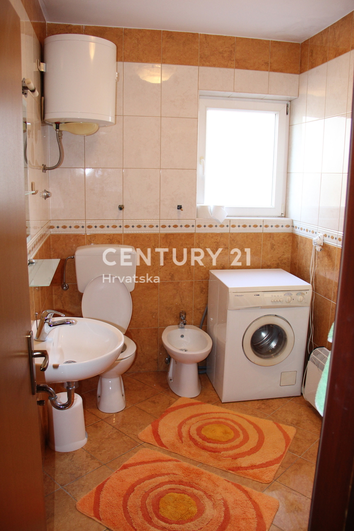 ROVINJ, PRODAJA TROSOBNEGA STANOVANJA BLIZU MORJA