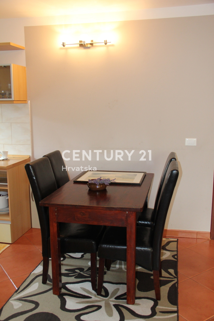 ROVINJ, PRODAJA TROSOBNEGA STANOVANJA BLIZU MORJA